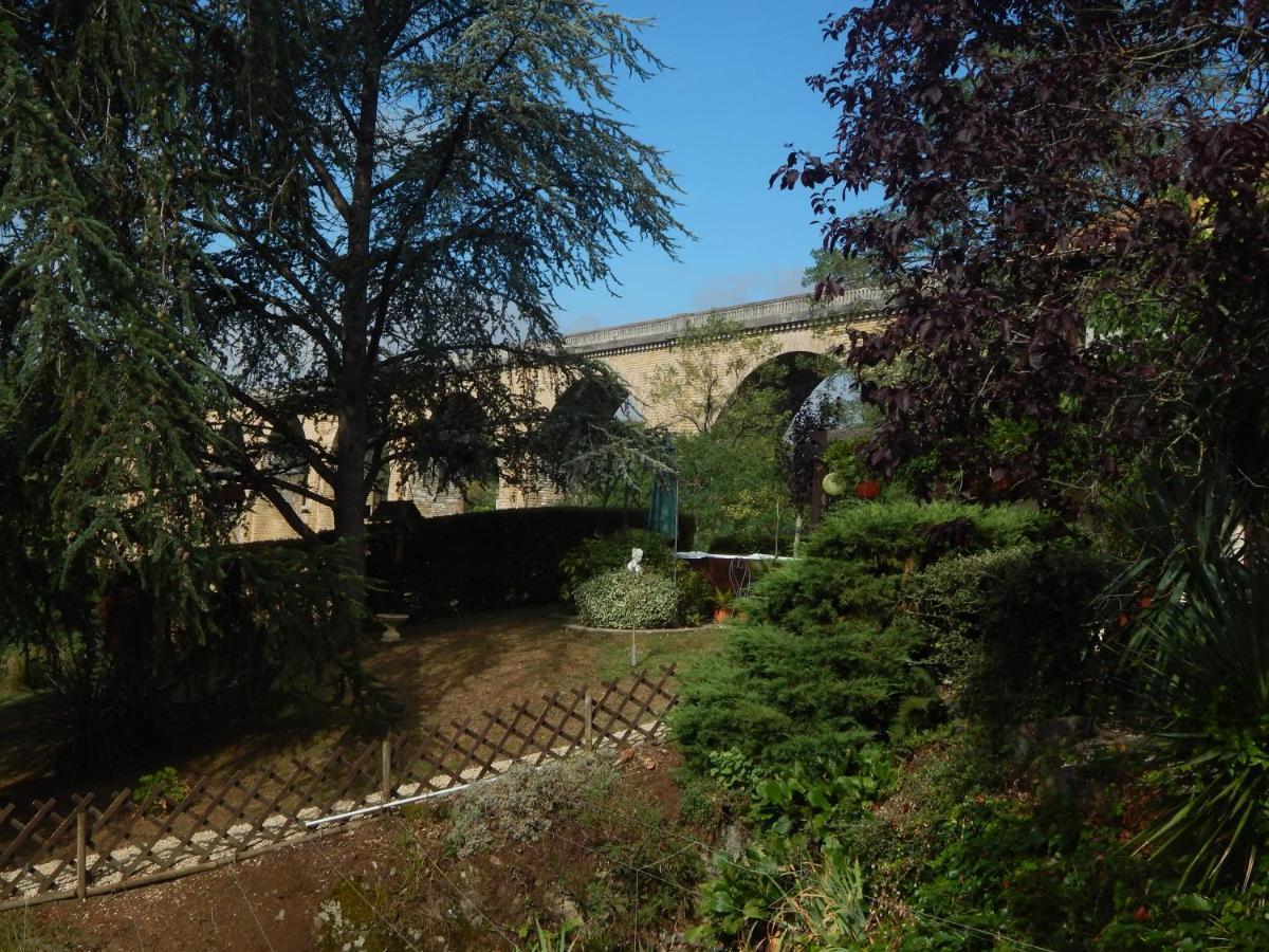 The Petite Chalet Chambre D'Hotes L'Isle-Jourdain  Exterior foto