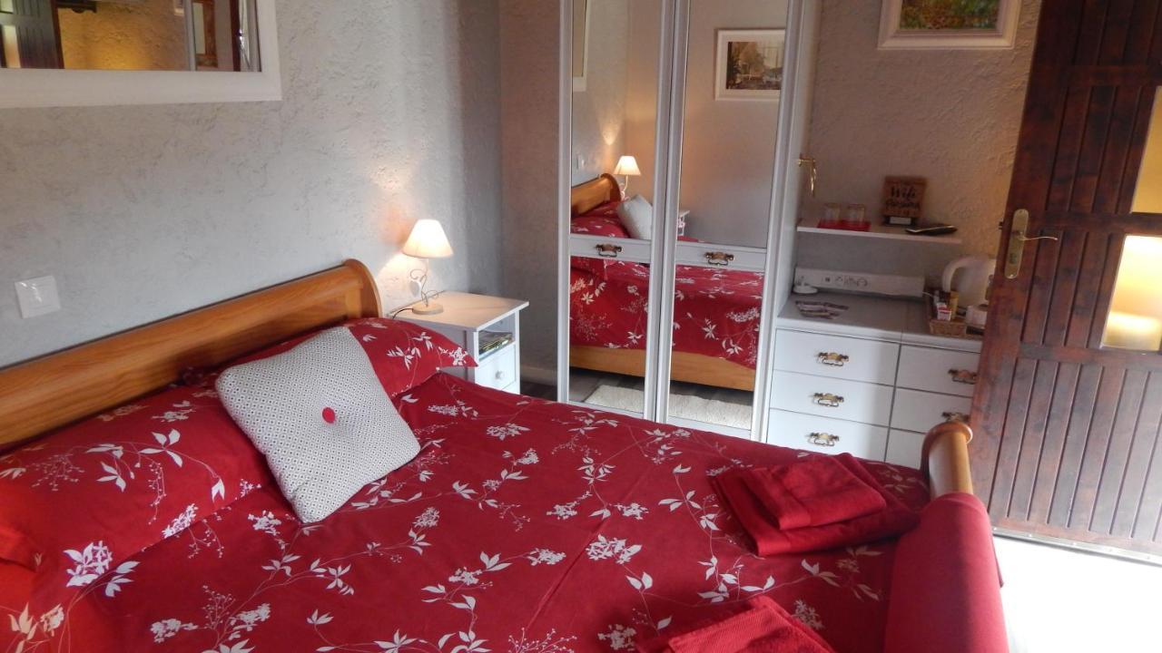 The Petite Chalet Chambre D'Hotes L'Isle-Jourdain  Exterior foto
